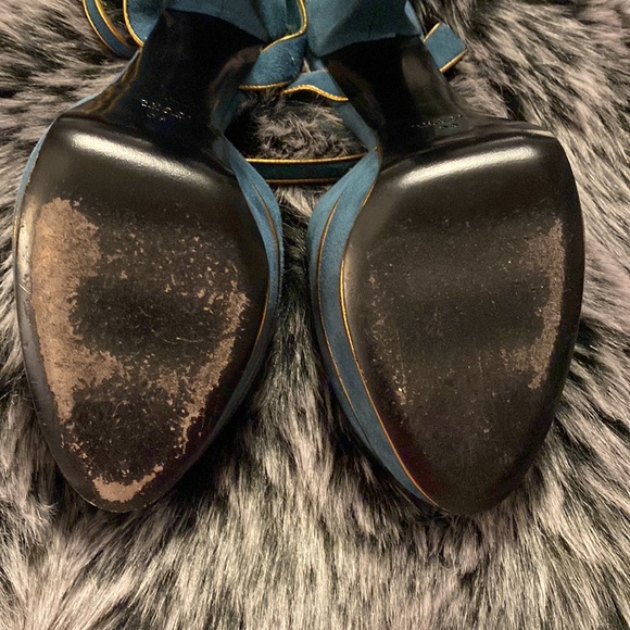 Gucci Teal/Gold suede heels 8 - Picture 5 of 9